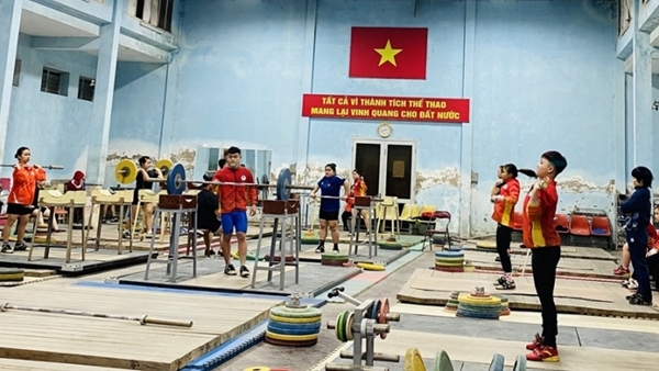 Cử tạ Việt Nam mơ lớn với chuyên gia ngoại: Cú hích từ thay đổi bản lề