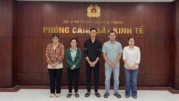 “Công xưởng kem trộn” giữa lòng thành phố thu lợi bất chính hàng tỷ đồng