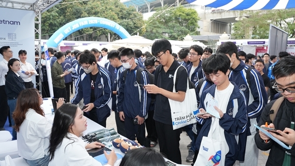 Sinh viên thích ứng ra sao trước biến động của thị trường lao động?