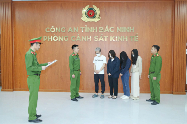 Khởi tố 4 bị can làm giả con dấu, tài liệu để trục lợi chính sách mua nhà ở xã hội - 0