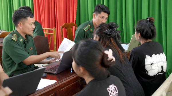 Tiếp nhận 344 công dân do Campuchia trao trả -0