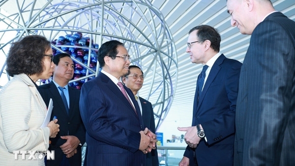 Thủ tướng tìm hiểu phát triển năng lượng hạt nhân và tàu điện ngầm của Nga