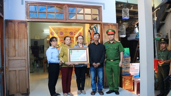 Truy tặng Huân chương Bảo vệ Tổ quốc hạng Ba đối với Thiếu tá Nguyễn Xuân Hải