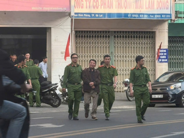 Công an làm việc với Giám đốc Trung tâm dịch vụ đấu giá tỉnh Lâm Đồng -0