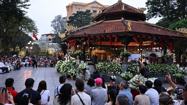 Ấn tượng cuối tuần khó quên với live concert “Hà Nội bình yên”