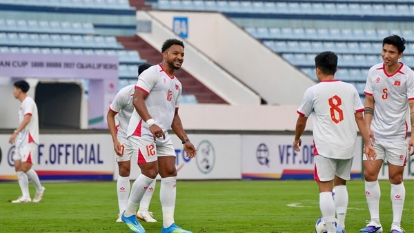 Đội tuyển Quốc gia Việt Nam làm quen sân Thiên Trường, sẵn sàng tái đấu Malaysia