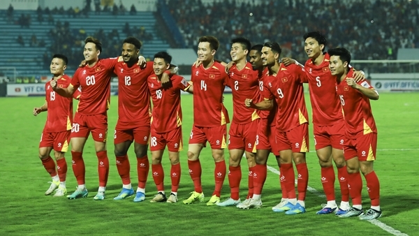 Xuân Son lập cú đúp, ĐTQG Việt Nam đánh bại Malaysia trên sân Thiên Trường