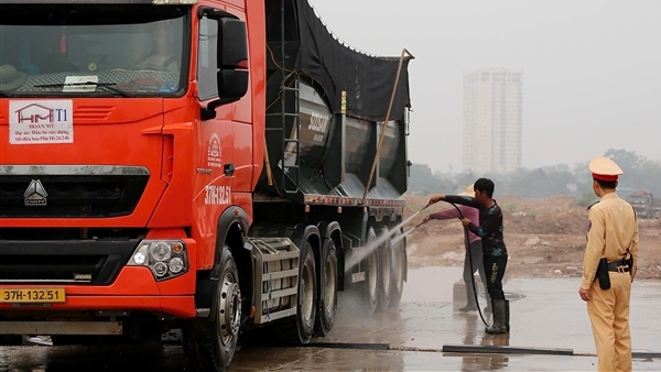 CSGT kiểm tra cả trăm xe tải ở công trường, ngăn ngừa nguy cơ mất ATGT