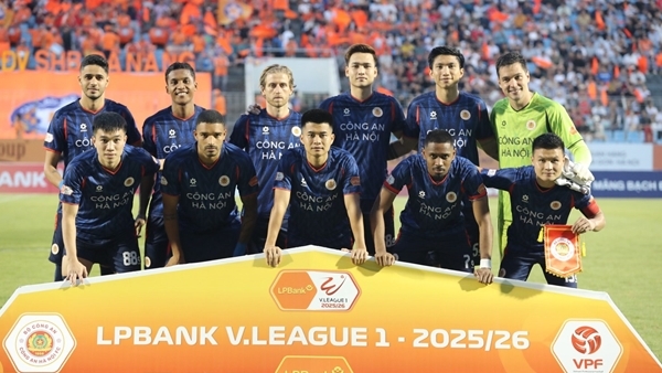 CLB Bóng đá Công an Hà Nội nhận loạt giải thưởng, Alan và Văn Hậu ghi dấu ấn đậm nét