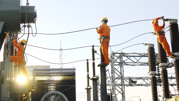 Điều hành lãi suất ngân hàng và cung ứng điện mùa Hè như thế nào?