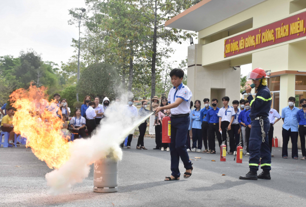 Cà Mau tăng cường phòng chống cháy nổ trong mùa nắng nóng -0