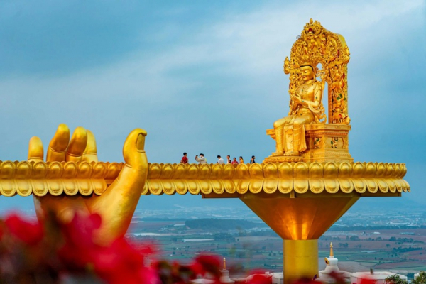 “Chạm” vào bình minh trên biển mây Samten Hills Dalat -0