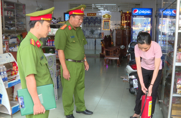 Cà Mau tăng cường phòng chống cháy nổ trong mùa nắng nóng -0