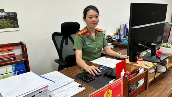 Nữ Trung tá với nhiều cách làm hay trong tham mưu, phục vụ xây dựng và hoàn thiện thể chế