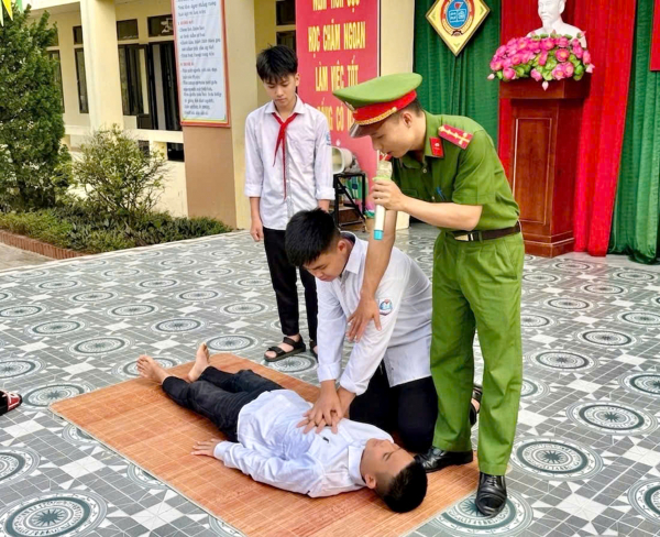 Công an xã chủ động phòng ngừa đuối nước -0