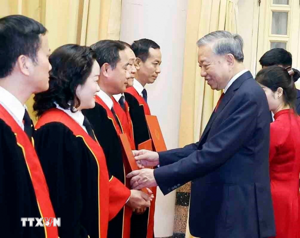 Tổng Bí thư, Chủ tịch nước Tô Lâm trao quyết định bổ nhiệm Thẩm phán Tòa án Nhân dân tối cao -0