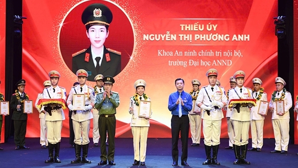 Khát vọng cống hiến của người “truyền lửa”