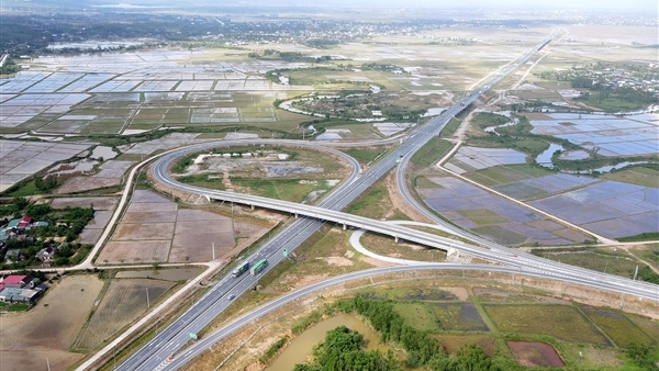 Gấp rút hoàn thiện các hạng mục còn dang dở trên cao tốc Bắc – Nam