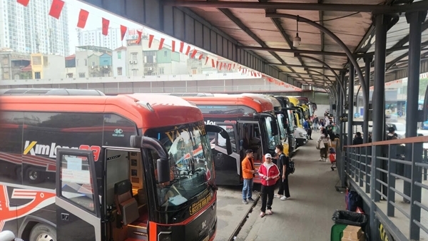 Dự báo khách đi lại qua Bến xe Hà Nội tăng tới 200% dịp cao điểm 30/4-1/5