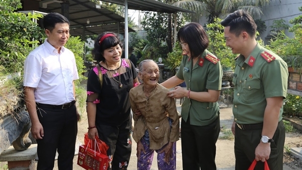 Điểm tựa của Mẹ Việt Nam Anh hùng