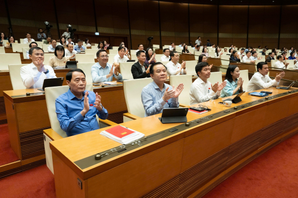 Quốc hội thông qua Nghị quyết về thuế bảo vệ môi trường, thuế giá trị gia tăng, thuế tiêu thụ đặc biệt đối với xăng, dầu và nhiên liệu bay -3
