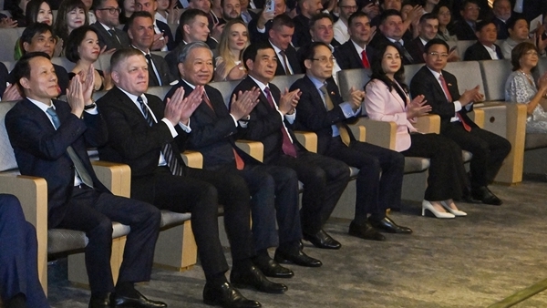 Tổng Bí thư, Chủ tịch nước Tô Lâm và Thủ tướng Robert Fico dự Hòa nhạc Hữu nghị Việt Nam - Slovakia