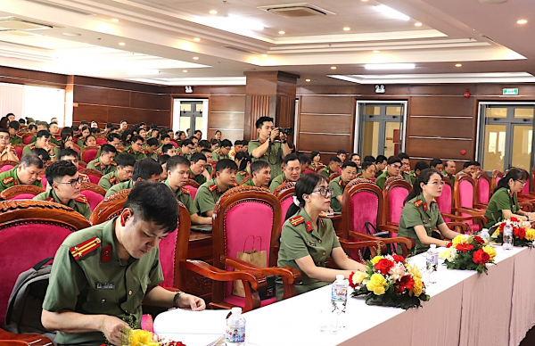 Hội thảo khoa học “Chuyển đổi số trong phổ biến, giáo dục pháp luật” trong CAND -0