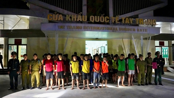 Triệt phá đường dây lừa đảo công nghệ cao xuyên quốc gia, bắt 55 đối tượng