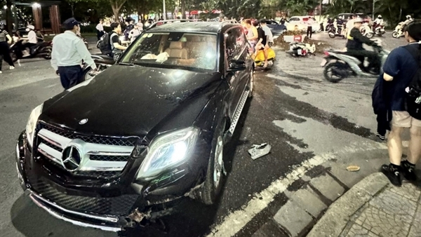 Tài xế ô tô đâm nhiều xe máy ở Hà Nội vi phạm nồng độ cồn