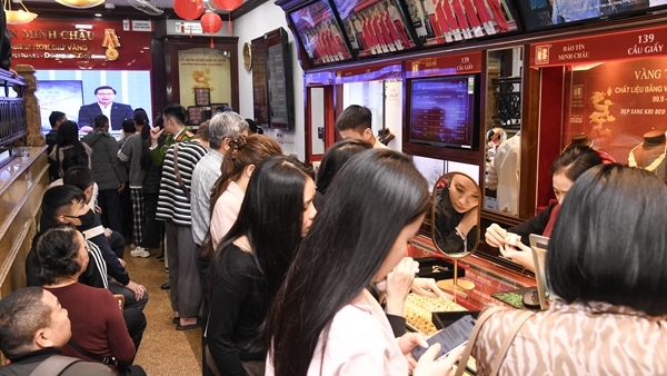 Giá vàng bật tăng mạnh mẽ