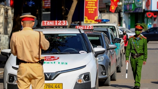 Hà Nội triển khai kế hoạch mạnh tay xử lý dừng, đỗ xe sai quy định