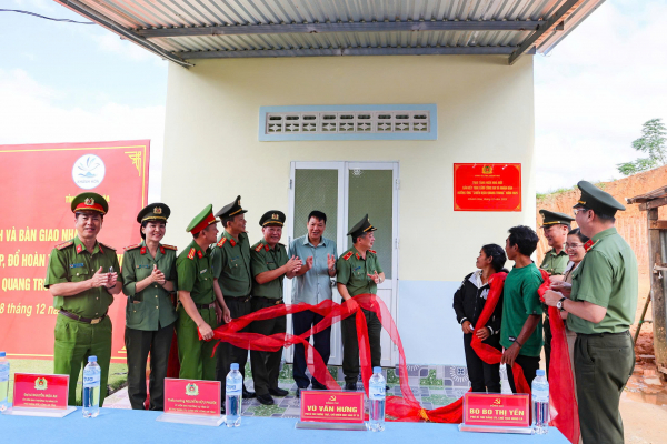 Kỳ cuối: Gần dân để phục vụ tốt nhất - Mệnh lệnh từ con tim -0