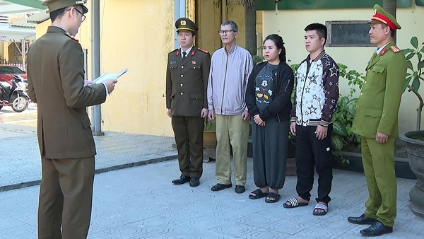 Công an TP Huế khởi tố vụ án cho vay trên không gian mạng với lãi suất.... "cắt cổ"