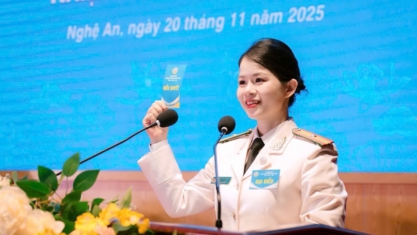 Thiếu tá Đặng Thị Thủy - nữ Đội trưởng có nhiều sáng kiến trong công việc