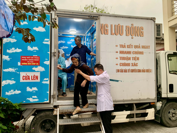 Bệnh viện 19-8 khám bệnh, phát thuốc miễn phí cho gần 300 người cao tuổi xã Nghĩa Trụ -0