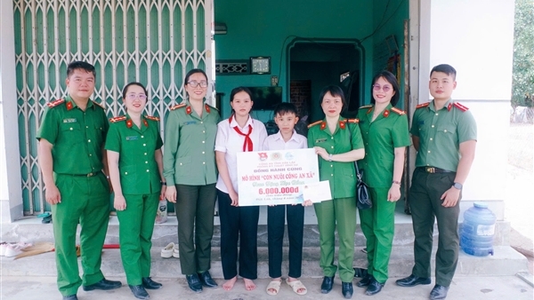 Những nghĩa cử nhân văn của Công an xã Đồng Xuân