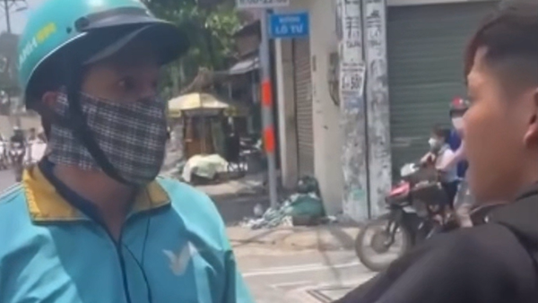 Xử lý tài xế công nghệ dùng gậy đánh người sau va chạm giao thông