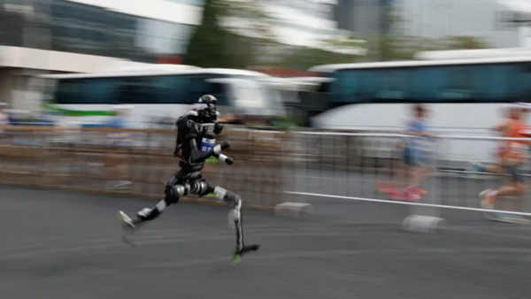 Robot đánh bại con người tại giải bán marathon Bắc Kinh