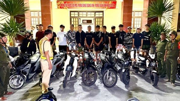 Huế phát hiện nhiều nhóm đối tượng lạng lách, đánh võng trên đường phố