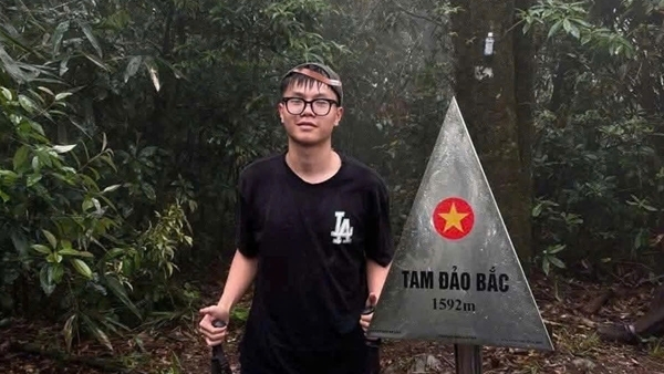 Huy động hơn 100 người tìm kiếm nam sinh viên mất tích khi leo núi Tam Đảo