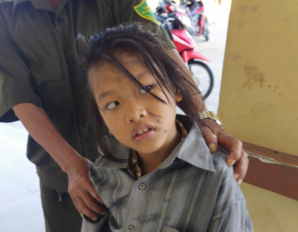 Tìm người thân cho cháu bé đi lạc -1