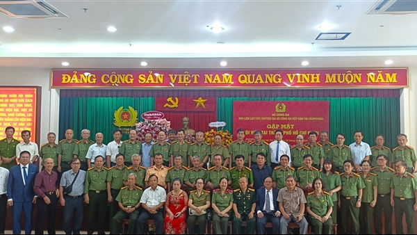 Gặp mặt Ban Liên lạc cựu chuyên gia Bộ Công an Việt Nam tại Campuchia