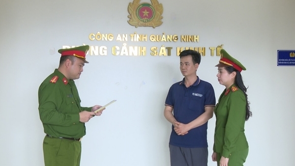 Bắt giữ 2 mẹ con dùng axit làm giả gần 1.000 lít “giấm nếp ủ men từ gạo”