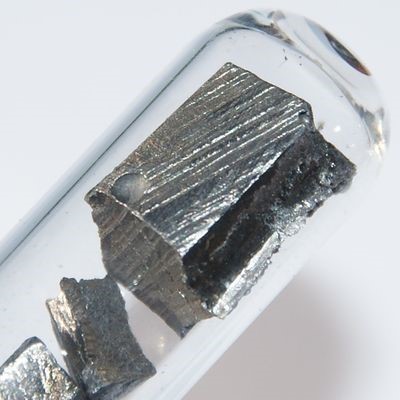 Dùng vi khuẩn “khai thác” đất hiếm từ nước thải -0