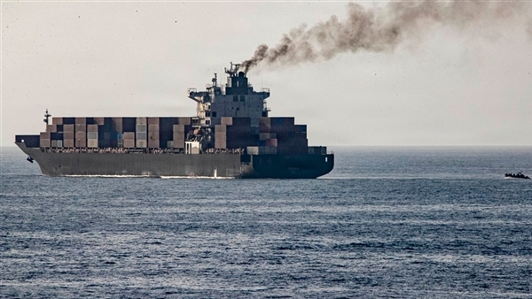 Song trùng bế tắc đàm phán và eo biển Hormuz