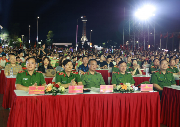Chương trình nghệ thuật “Hưng Yên - Nắng Hạ xanh trong - Vì cộng đồng không ma túy” -0