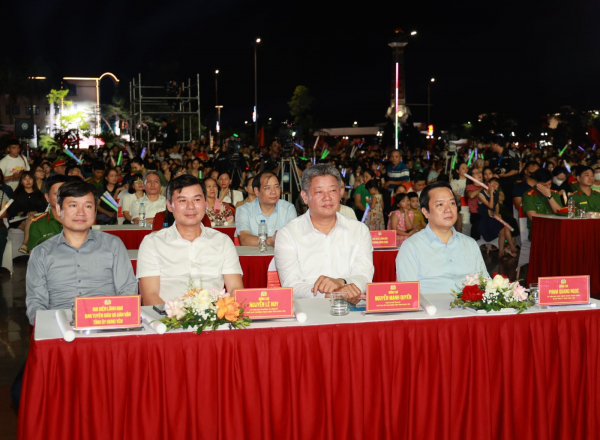 Chương trình nghệ thuật “Hưng Yên - Nắng Hạ xanh trong - Vì cộng đồng không ma túy” -1