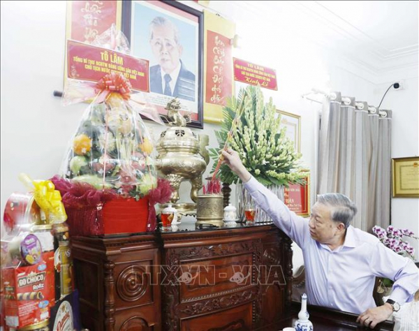 Tổng Bí thư, Chủ tịch nước Tô Lâm dâng hương tưởng nhớ các đồng chí lãnh đạo tiền bối -0