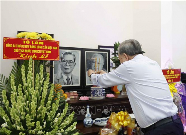 Tổng Bí thư, Chủ tịch nước Tô Lâm dâng hương tưởng nhớ các đồng chí lãnh đạo tiền bối -0