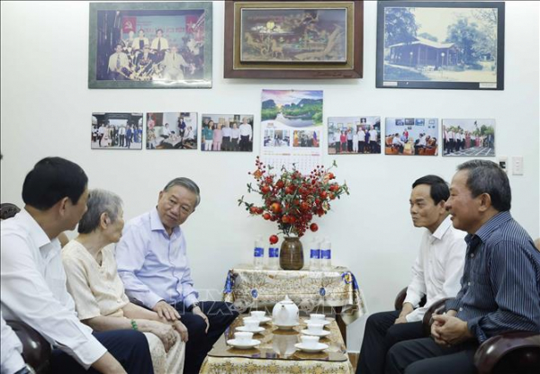 Tổng Bí thư, Chủ tịch nước Tô Lâm dâng hương tưởng nhớ các đồng chí lãnh đạo tiền bối -0